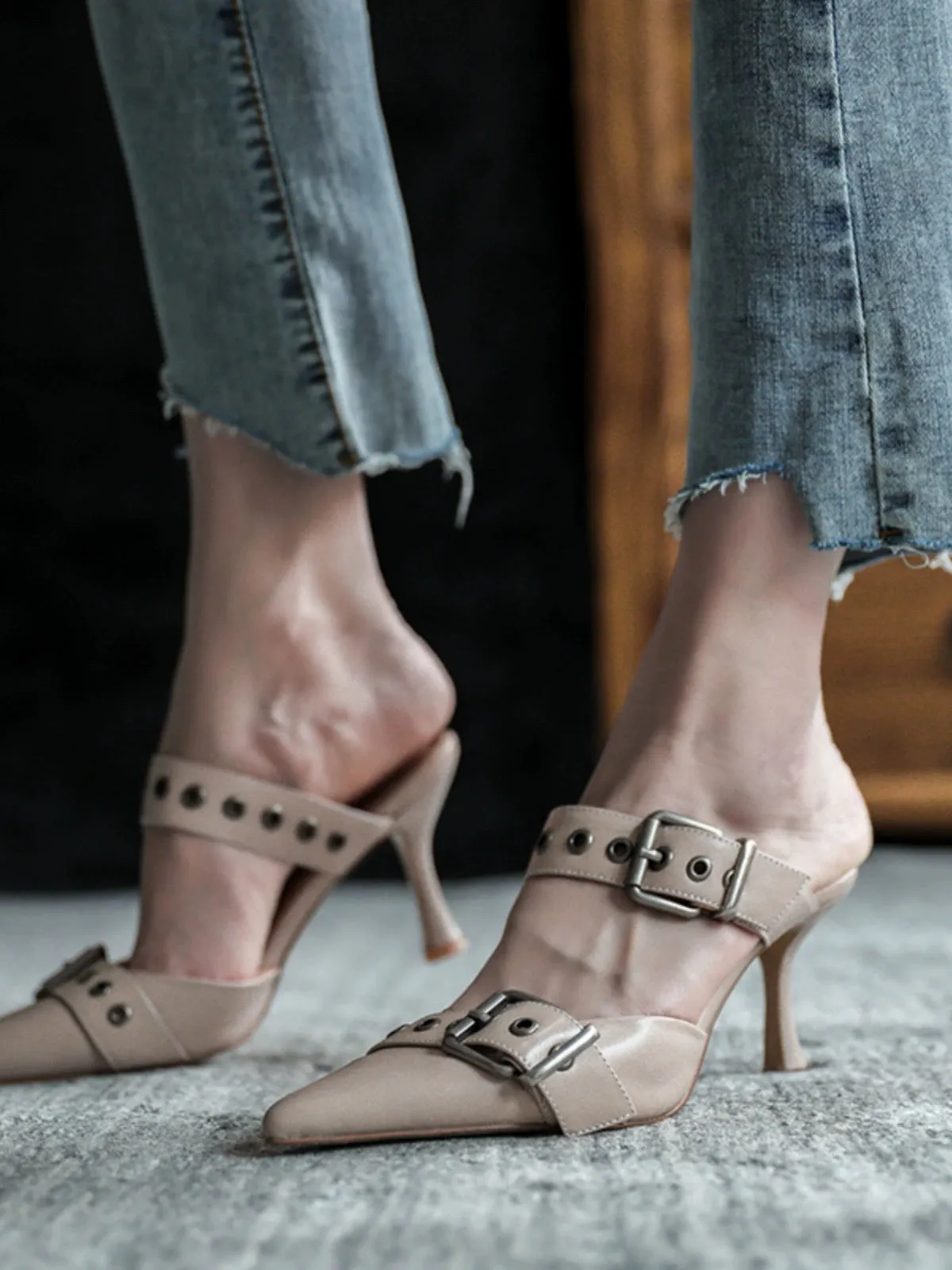 CLISTIC HEELED SANDALS