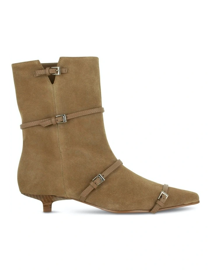 Fai Ankle Boots in Brown