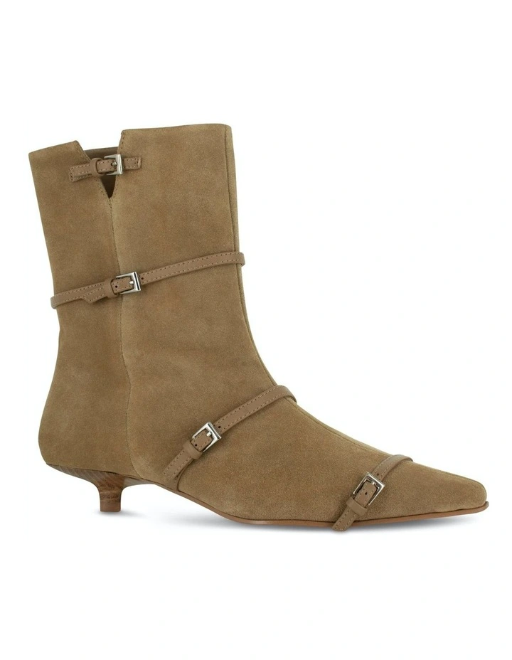 Fai Ankle Boots in Brown