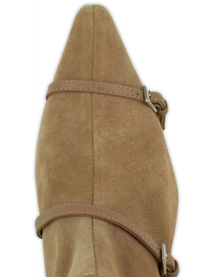 Fai Ankle Boots in Brown