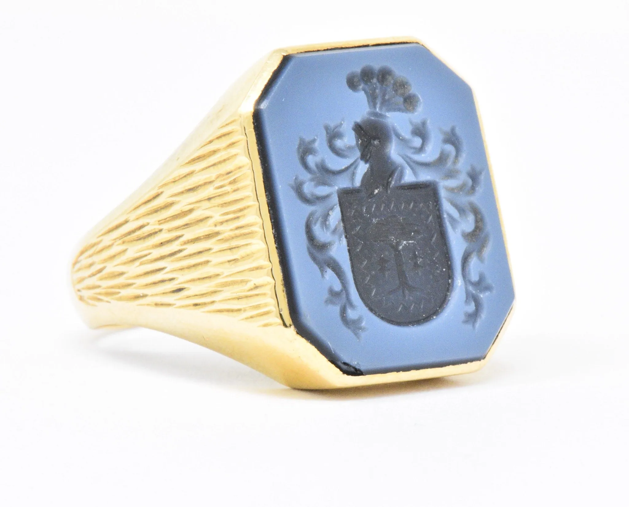 Superb Victorian Hardstone Intaglio 18 Karat Gold Men's Signet Ring