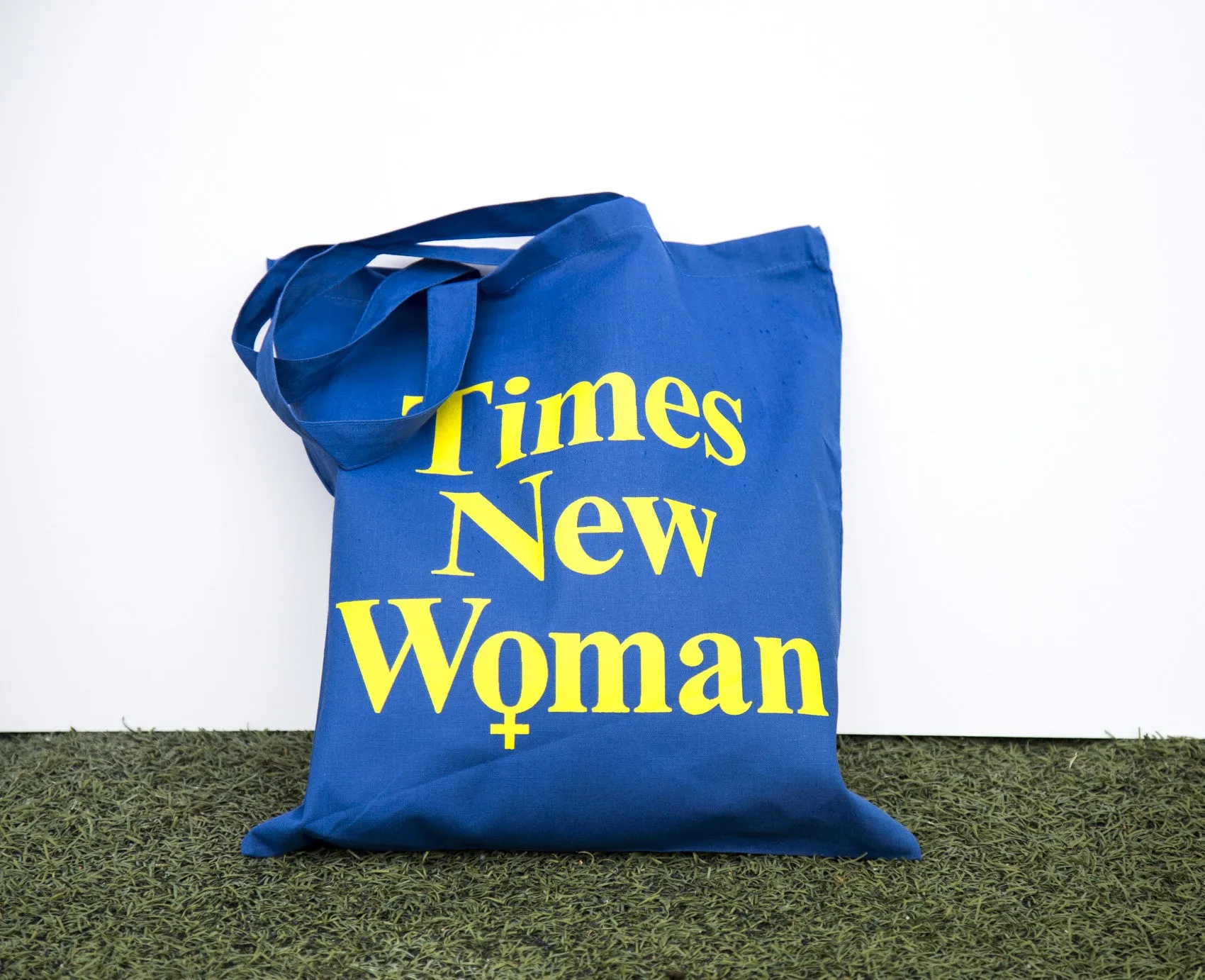 Times New Woman - Tote Bags